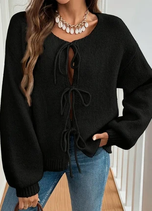 Pull noir à nœuds – taille S, tendance et chic, merk: Tendance, staat: Nieuw zonder prijskaartje, maat: S / 36 / 8, € 25,90, € 27,90 inclusief Kopersbescherming