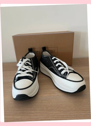 Baskets noires brillantes Merry Scott – Pointure 37 – Neuves – Semelles épaisses, brand: Merry Scott, condition: New with tags, size: 37, €14.00, €15.40 includes Buyer Protection Pro