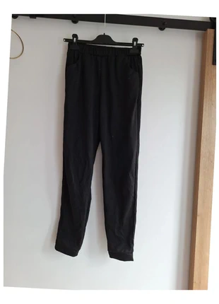 R0085. Pantalon noir basique taille 40, état: Très bon état, taille: L / 40 / 12, 4,00 €, 4,90 € Protection acheteurs (Pro) incluse