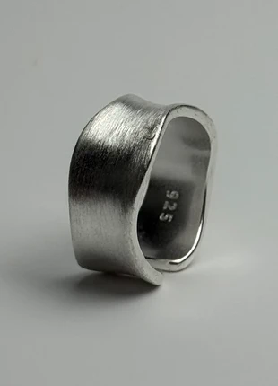 Bague irrégulière en argent brossé 925, ajustable ring, mode irrégulière argenté, merk: Argent, staat: Heel goed, maat: Aanpasbaar, € 10,00, € 11,20 inclusief Kopersbescherming Pro
