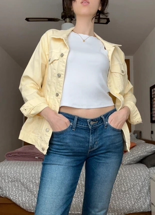 Chaqueta amarilla tipo denim de Mango, brand: Stradivarius, condizioni: Nuovo senza cartellino, taglia: M / IT 42 / EU 38, €13.00, €14.35 include la Protezione acquisti