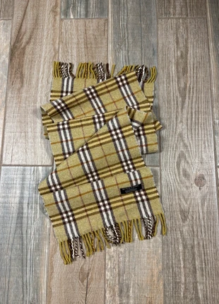 Écharpe Burberry vert kaki vintage 2000s, marke: Burberry, zustand: Sehr gut, 38,00 €, 40,60 € inklusive Vinted-Käuferschutz