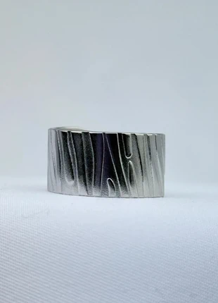 Bague Large Argentée Style Bois Gravé En Acier Inoxydable Ajustable, marque: CHROME, état: Très bon état, taille: Ajustable, 8,50 €, 9,63 € Protection acheteurs (Pro) incluse