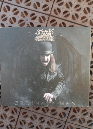 CD Ozzy Osbourne - Ordinary Man (Perfecto Estado), état: Neuf sans étiquette, 16,00 €, 17,50 € Protection acheteurs incluse