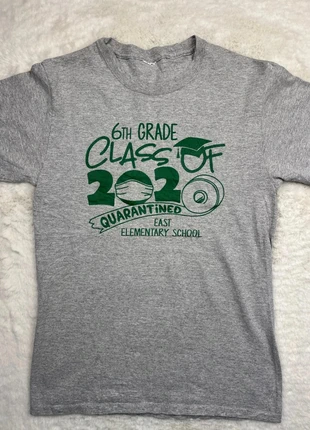 2556. T-shirt gris 6th Grade Class of 2020 – Quarantined – S, brand: Gildan, condizioni: Ottime, taglia: S, €10.00, €11.20 include la Protezione acquisti