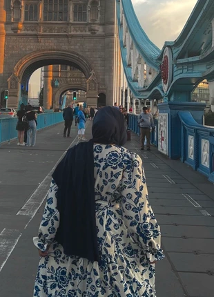 Blaues Maxi Kleid mit V-Ausschnitt & Schnürung Größe S, marque: Sonstiges, état: Bon état, taille: S / 36 / 8, 6,00 €, 7,00 € Protection acheteurs incluse