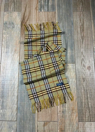 Écharpe Burberry vert kaki vintage 2000s, marke: Burberry, zustand: Sehr gut, 38,00 €, 40,60 € inklusive Vinted-Käuferschutz