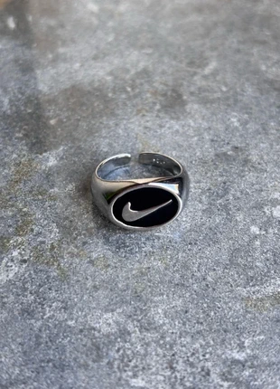 Anel Nike, brand: Nike, condizioni: Nuovo senza cartellino, taglia: Regolabile, €6.00, €7.00 include la Protezione acquisti