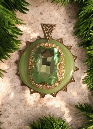 Pendentif avec strass vert en verre, état: Très bon état, 15,00 €, 16,45 € Protection acheteurs incluse
