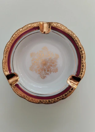 "Eleganza d'Altri Tempi: Posacenere in Porcellana Decorata d'Antiquariato", zustand: Wie neu, 5,00 €, 5,95 € inklusive Vinted-Käuferschutz