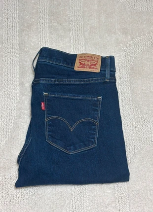 Jean Levi’s 311 Shaping skinny filiforme moulant W31 bleu, état: Très bon état, taille: XL / 42 / 14, 21,50 €, 23,28 € Protection acheteurs incluse