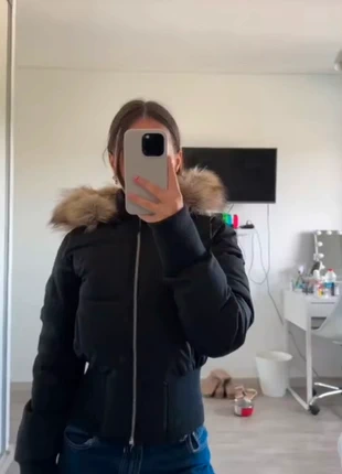 Doudoune courte noire avec capuche fourrure – Taille M (neuve), brand: y2k, condizioni: Nuovo senza cartellino, taglia: M / IT 42 / EU 38, €99.99, €105.69 include la Protezione acquisti