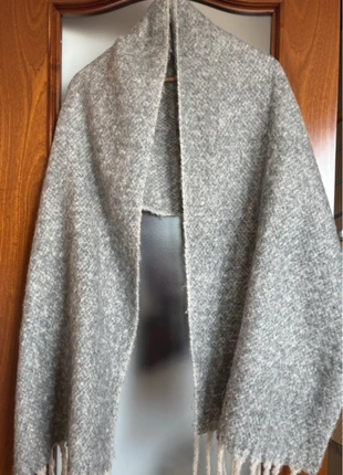 Bufanda grande de flecos Pull&Bear – Muy calentita y casi nueva, marca: Pull & Bear, estado: Muy bueno, 8,00 €, 9,10 € Protección al comprador incluida