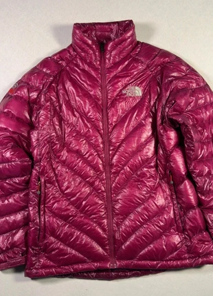 The North Face Dark Pink Puffer Jacket 800 L, merk: The North Face, staat: Heel goed, maat: L / 40 / 12, € 77,00, € 81,55 inclusief Kopersbescherming Pro