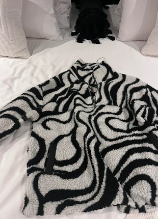 White zebra jumper, brand: Zebra, condition: Good, size: S / 8, £5.00, £5.95 includes Buyer Protection