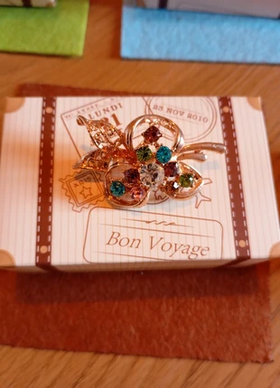 Broche avec la boîte, marca: luxe.fr, estado: Muito bom, €5.00, €5.95 inclui Proteção do Comprador Pro