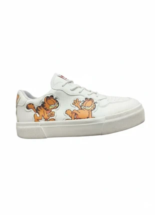 Tenis Garfield blancos, marca: Bershka, estado: Muy bueno, tamaño: 40, 7,00 €, 8,05 € Protección al comprador incluida