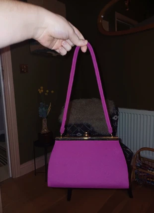 Vintage Magenta Satin Shoulder Bag with Gold Frame, condition: Very good, €8.00, €9.10 includes Buyer Protection