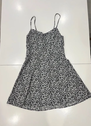 Robe à bretelles fines noire à petites fleurs blanches, marque: Shein, état: Neuf sans étiquette, taille: M / 38 / 10, 2,00 €, 2,80 € Protection acheteurs incluse