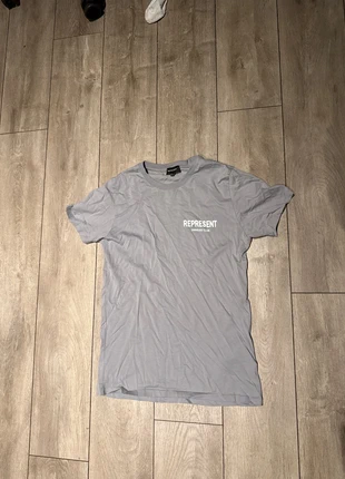 Represent tshirt, merk: REPRESENT, staat: Heel goed, maat: L, € 15,00, € 16,45 inclusief Kopersbescherming