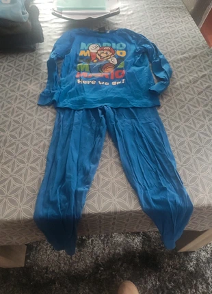 Pyjama super Mario, marque: Super Mario, état: Très bon état, taille: 9 ans / 134 cm, 2,00 €, 2,80 € Protection acheteurs incluse