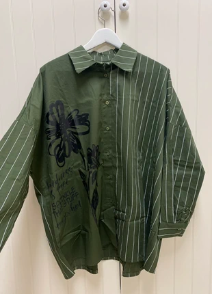 Dark green blouse with print, merk: Vintage Boutique, staat: Nieuw zonder prijskaartje, maat: L / 40 / 12, € 25,00, € 26,95 inclusief Kopersbescherming
