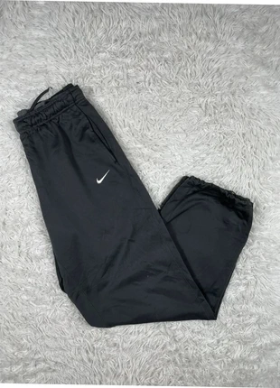 Jogging Nike noir logo brodé et lettre L | Taille : L, brand: Nike, condition: Very good, size: L, €18.90, €20.55 includes Buyer Protection