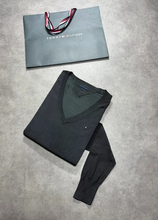 Pull léger Tommy Hilfiger noir Col V - Logo brodé - 100% coton - Taille M/L femme °, marke: Tommy Hilfiger, zustand: Sehr gut, größe: M / 38 / 10, 19,99 €, 21,69 € beinhaltet Vinted-Käuferschutz Pro