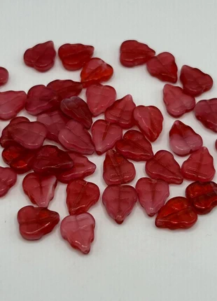 Glaskralen blaadjes rood/roze, staat: Heel goed, € 2,00, € 2,80 inclusief Kopersbescherming Pro