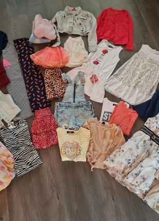 2 grote tassen vol meisjeskleding 122/128, merk: CHIC, staat: Heel goed, maat: 7 jaar / 122 cm, € 17,50, € 19,08 inclusief Kopersbescherming