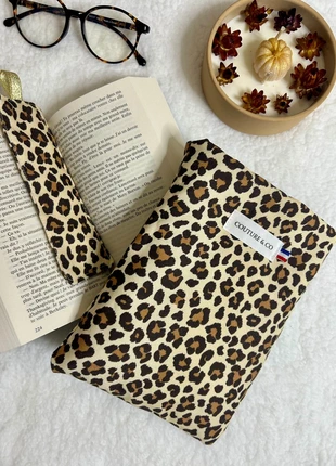 Pochette à livres ou liseuse léopard, merk: couture and co, staat: Nieuw met prijskaartje, € 11,00, € 12,25 inclusief Kopersbescherming Pro