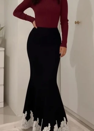 Jupe sirène noire brodée detail en dentelle taille M, marque: Shorty, état: Très bon état, taille: M / 38 / 10, 46,90 €, 49,95 € Protection acheteurs incluse