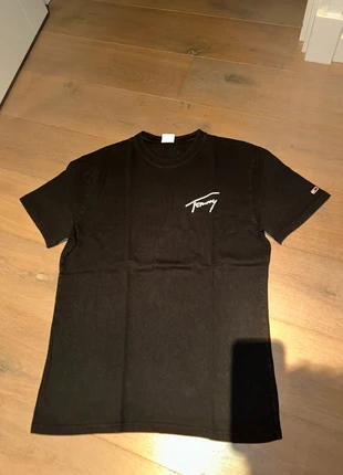 Tommy Jeans shirtje, merk: Tommy Jeans, staat: Heel goed, maat: L, € 7,50, € 8,58 inclusief Kopersbescherming