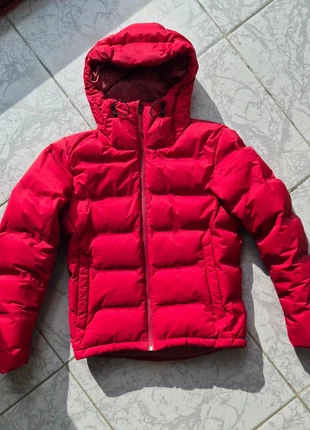 Doudoune Uniqlo Rouge - Taille XS, marke: Uniqlo, zustand: Sehr gut, größe: XS, 43,00 €, 45,85 € inklusive Vinted-Käuferschutz