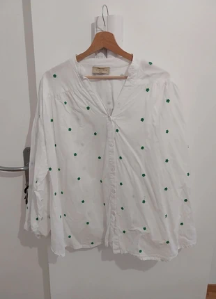Blouse oversize blanche broderie verte, brand: Intuition, condition: Very good, size: One size, €25.00, €26.95 includes Buyer Protection