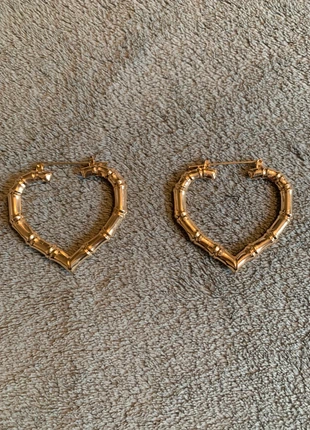 bamboo hoops heart shaped, brand: Vintage Dressing, condizioni: Nuovo con cartellino, €15.00, €16.45 include la Protezione acquisti