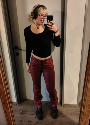 Pantalon similicuir rock bordeaux, marque: Alternative, état: Très bon état, taille: S / 36 / 8, 8,00 €, 9,10 € Protection acheteurs incluse