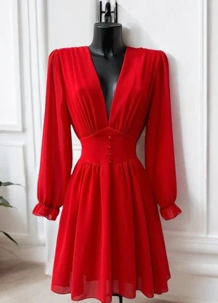 Robe courte rouge taille M, marque: Boutique Parisienne, état: Très bon état, taille: M / 38 / 10, 31,00 €, 33,25 € Protection acheteurs (Pro) incluse