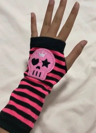 Guanti punk a righe con teschio avril lavigne, brand: Punk, condizioni: Ottime, taglia: Taglia unica, €8.00, €9.10 include la Protezione acquisti