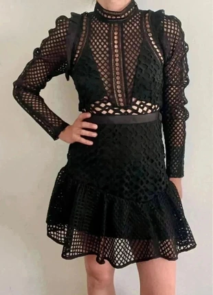 📍 Robe Self-Portrait neuve jamais portée – Taille US 2 (équivalent FR 34), brand: Self-Portrait, condizioni: Nuovo senza cartellino, taglia: XS / IT 38 / EU 34, €110.00, €116.20 include la Protezione acquisti