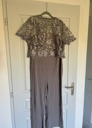 Superbe Combinaison dentelle raffinée style élégant et moderne gris taupe XL, marque: pas de marque, état: Neuf sans étiquette, taille: XL / 42 / 14, 29,90 €, 32,10 € Protection acheteurs incluse