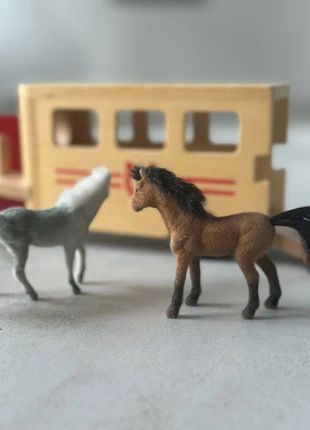 Melissa & Doug, Jouet vintage style, Camion transport chevaux et 2 figurines, marca: Melissa & Doug, estado: Bom, tamanho: Tamanho único, €8.00, €9.10 inclui Proteção do Comprador