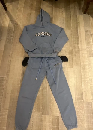 Lumiere joggings pak blauw!, merk: Lumiere, staat: Heel goed, maat: XS / 34 / 6, € 25,00, € 26,95 inclusief Kopersbescherming