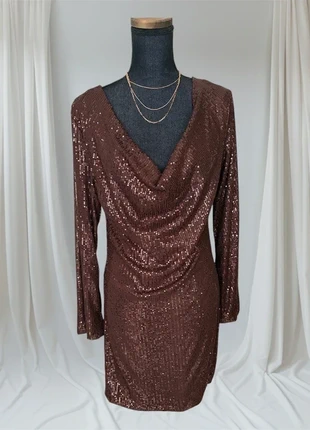 Robe marron à sequins col bénitier, marca: Bella, estado: Muito bom, tamanho: M / 38 / 10, €34.00, €36.40 inclui Proteção do Comprador