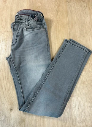 Pantalon Jean enfant Kiabi Slim taille XS, marque: Kiabi, état: Très bon état, taille: XS, 6,00 €, 7,00 € Protection acheteurs incluse