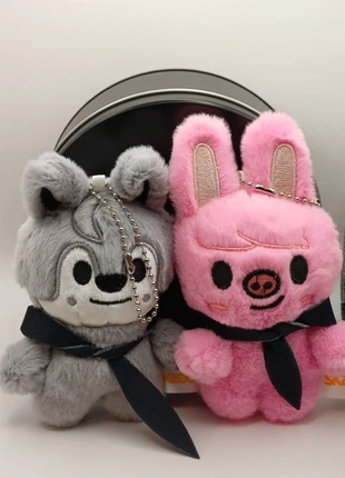 Stray kids wolfchan and dwaekki dominATE peluche keychains + black metal tin gift box, marque: Stray Kids, état: Très bon état, 16,00 €, 17,50 € Protection acheteurs incluse