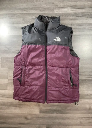 Doudoune sans manche the north face violet et noir authentique taille M en parfait etat, marque: The North Face, état: Très bon état, taille: M, 60,00 €, 63,70 € Protection acheteurs incluse