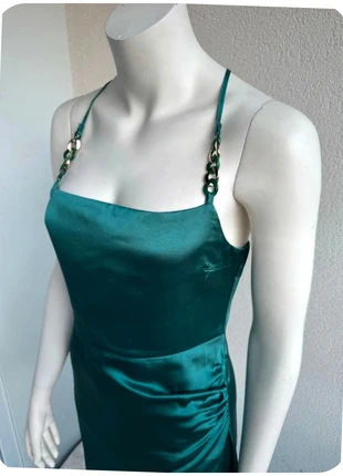 Robe satinée verte Zara Bretelles chaîne dorée Taille S neuve, brand: Zara, condizioni: Nuovo senza cartellino, taglia: S / IT 40 / EU 36, €23.00, €24.85 include la Protezione acquisti