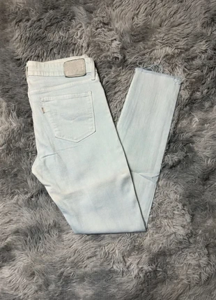 Jean Levi's 711 Skinny Blanc W28 L32 Femme/Women JEA090, merk: Levi's, staat: Heel goed, maat: M / 38 / 10, € 14,00, € 15,40 inclusief Kopersbescherming Pro