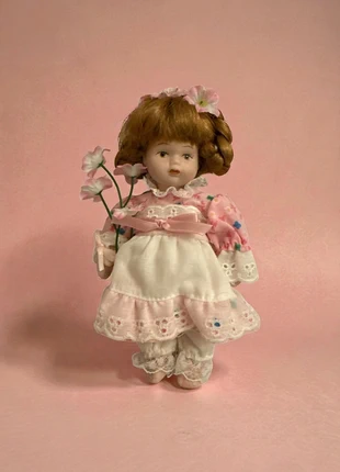 Poupée porcelaine articulée avec fleurs 16 cm ancienne, condition: Very good, size: 4 years / 104 cm, €4.50, €5.43 includes Buyer Protection